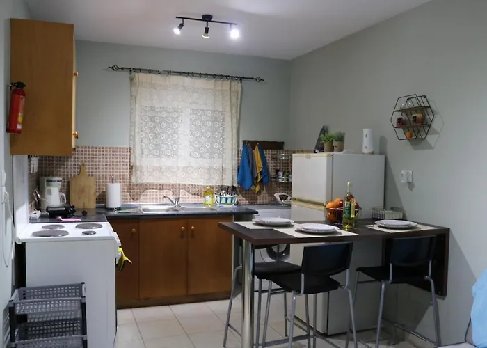 Semi-basement 50sqm Near Citycenter Lägenhet *